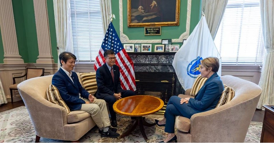 Massachusetts Governor Maura Healey meeting with ChemPartner and BioBay leaders at the State House